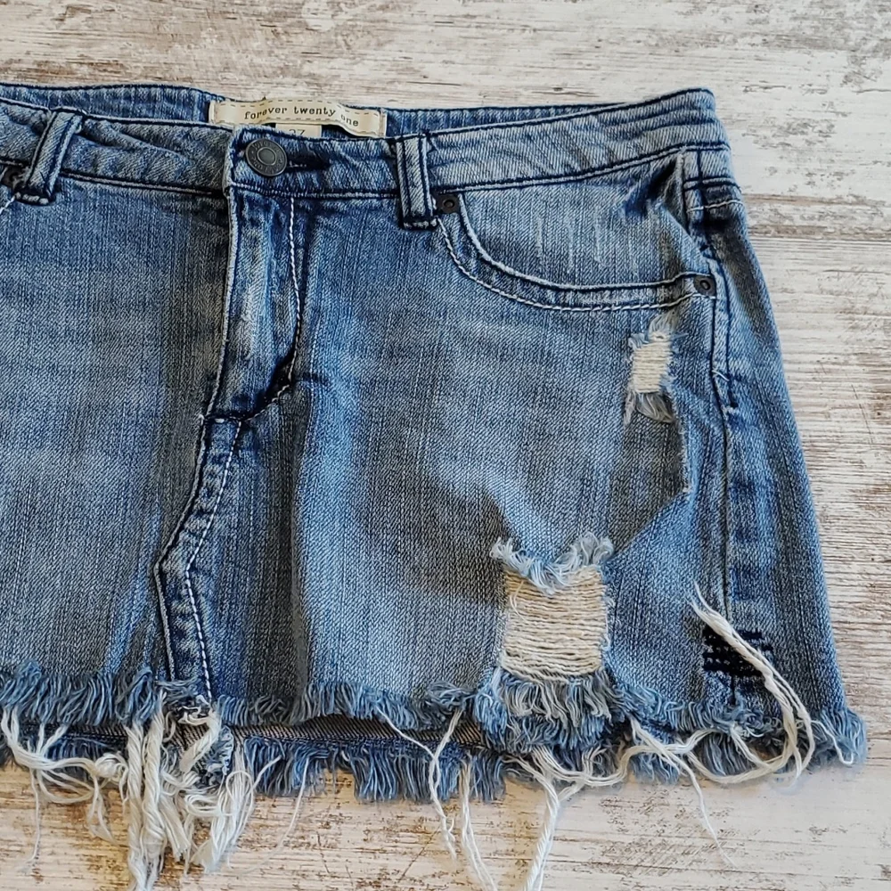 Denim mini skirt size 27 Distressed Frayed - Picture 2 of 7
